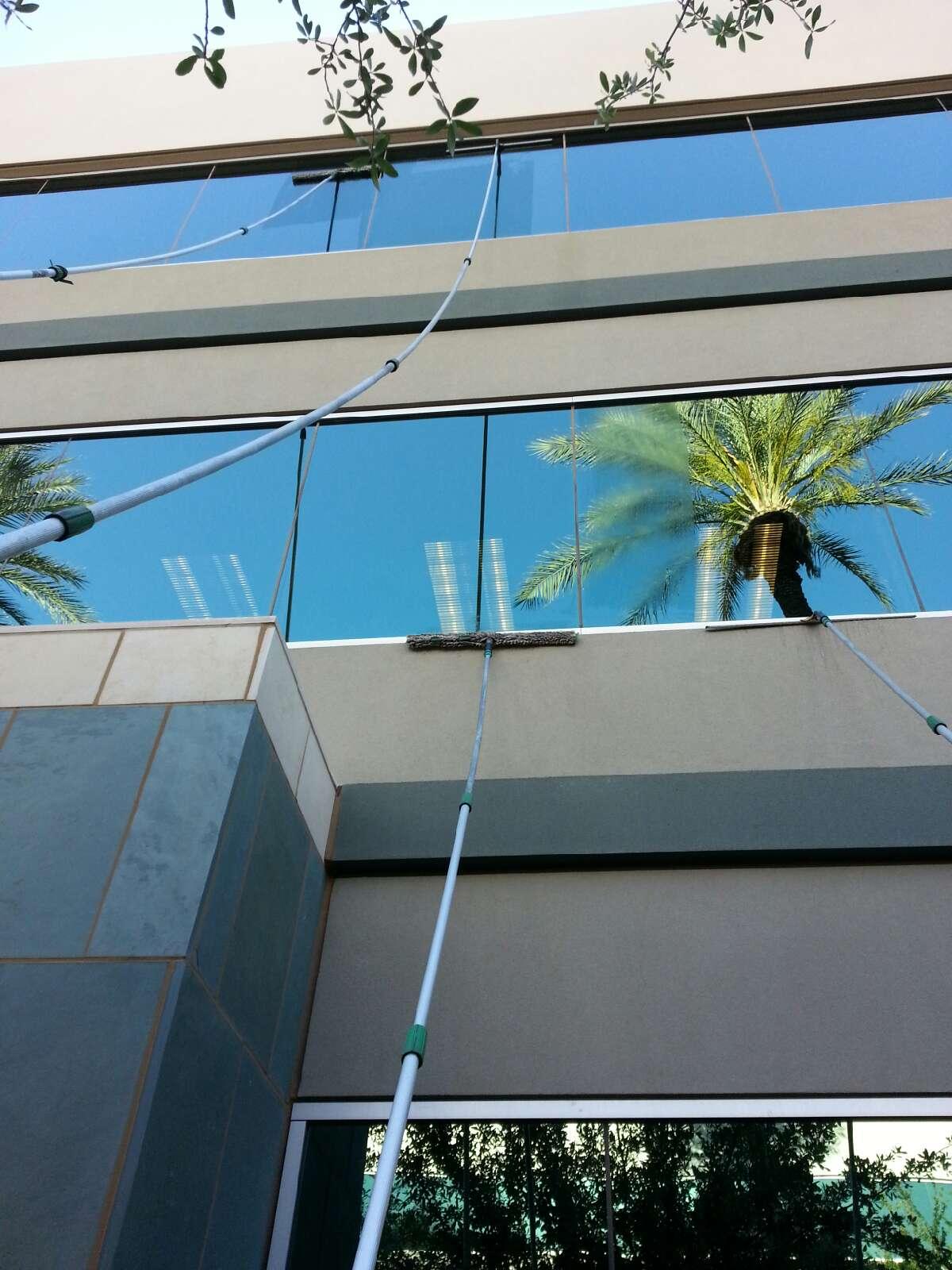 exterior window cleaning services